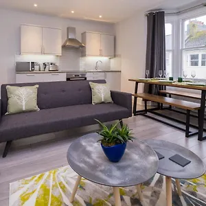 https://beautiful-central-apartment.brighton-hotels-england.com